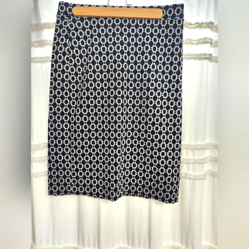 Great condition, size small skirt. Final price